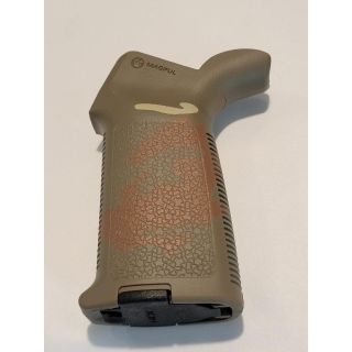 AR-15 Magpul MOE Grip *ORPH*  - Cerakote 3 layer Desert Camo  - Sample